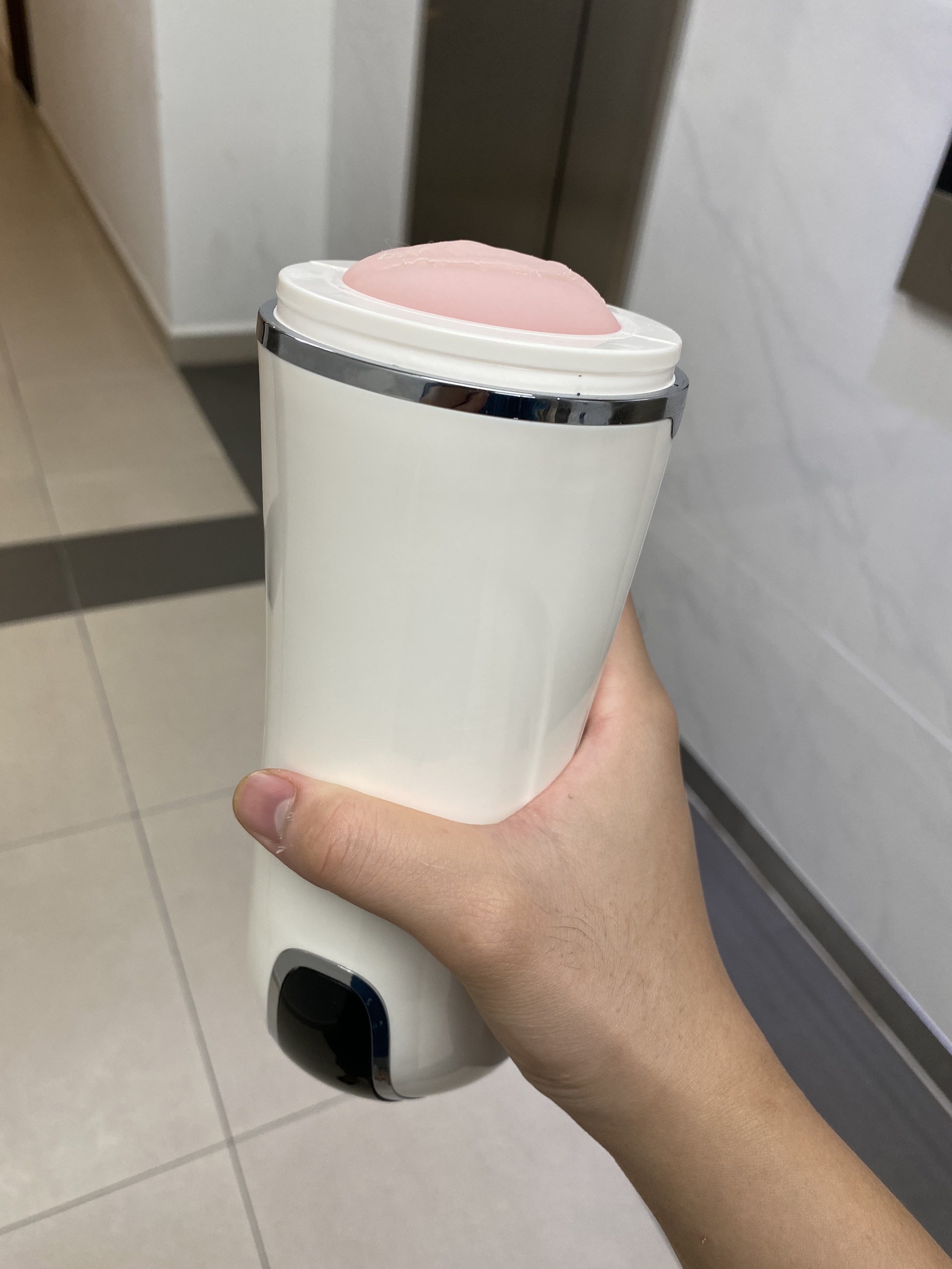Cốc thủ dâm sang trọng rung và rên trong từng nhịp dập TẶNG TAI NGHE
