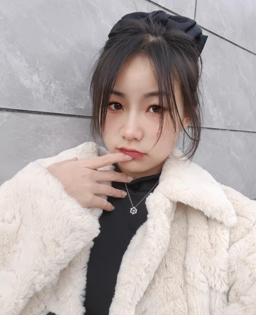 Cặp tóc Jennie hình nơ