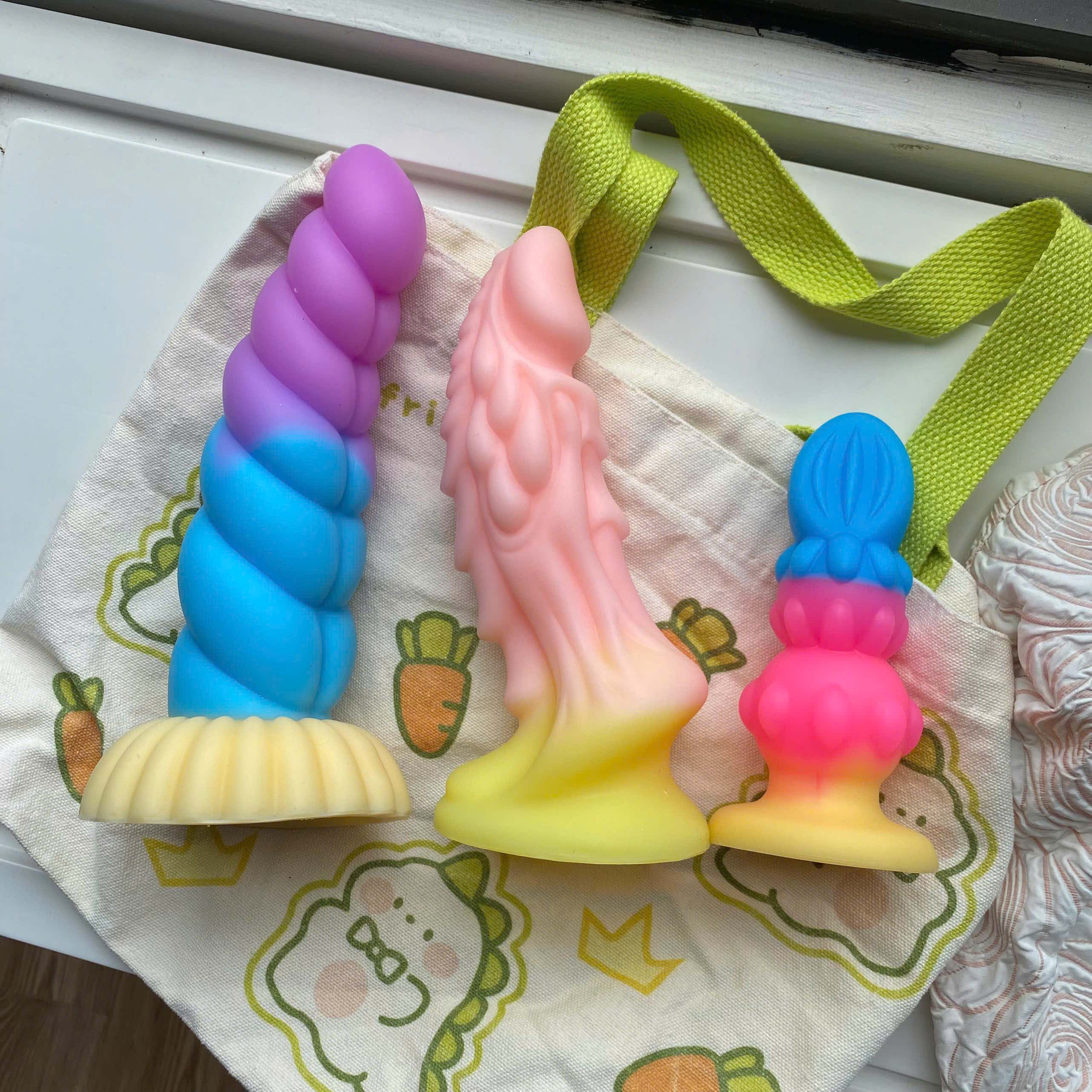 Thương Hiệu Dildo Chuyên Sản Xuất Sản Phẩm Gì? Hướng Dẫn Chi Tiết Về Dildo – Dương Vật Giả Cao Cấp