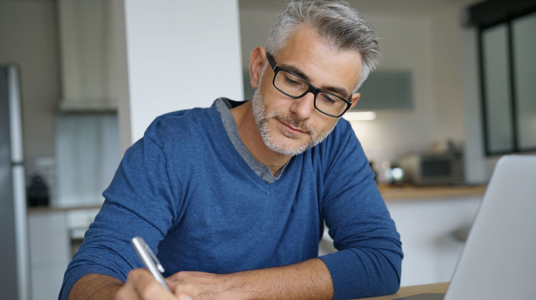 Đàn Ông Hồi Xuân Ở Độ Tuổi Nào? Dấu Hiệu Nhận Biết Nam Giới “Trở Lại Phong Độ”