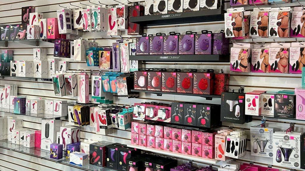 Người Mới Nên Trải Nghiệm Loại Sex Toy Nào Của Shop nuhoangkhoaicam.vn? Gợi Ý Từ A Đến Z Cho Tân Thủ