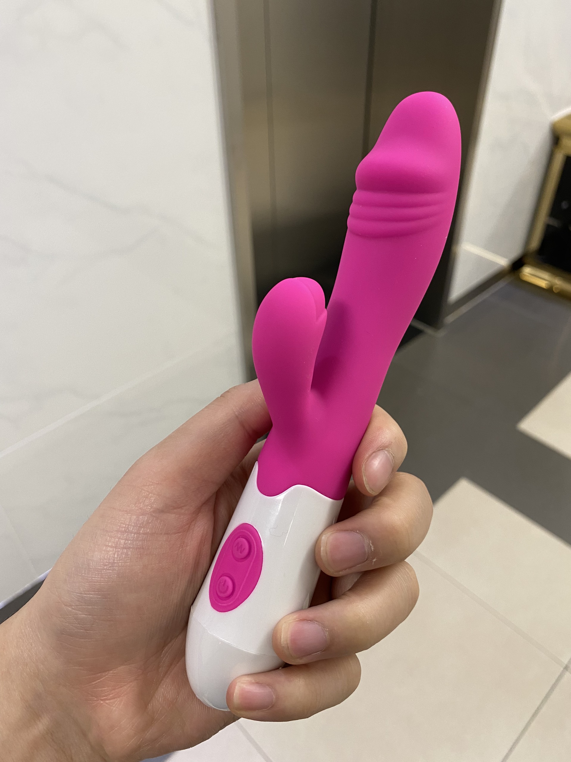 Người Mới Nên Trải Nghiệm Loại Sex Toy Nào Của Shop nuhoangkhoaicam.vn? Gợi Ý Từ A Đến Z Cho Tân Thủ