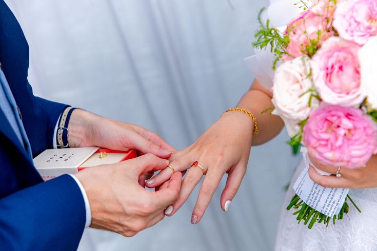 Nhẫn đính hôn khác gì nhẫn cưới? Tìm hiểu ngay để không nhầm lẫn khi chọn trang sức cưới