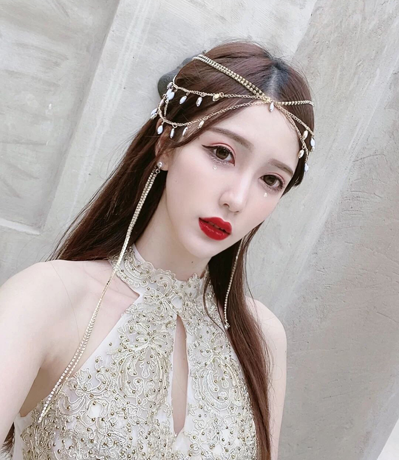 Khuyên tai dài lấp lánh