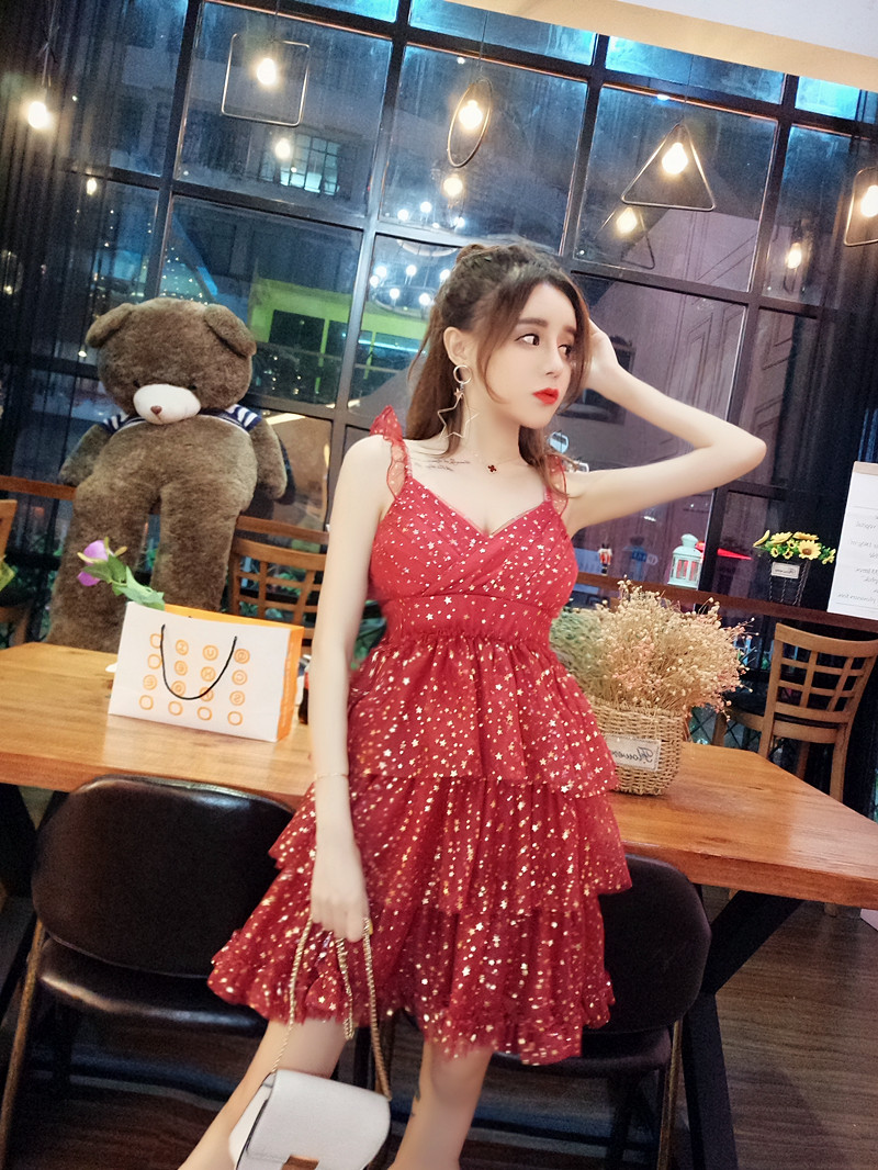 Váy 2 dây xòe nhiều tầng chấm sao
