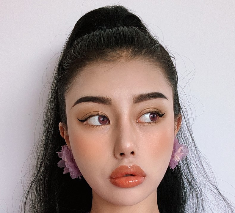 Khuyên tai bông hoa tím