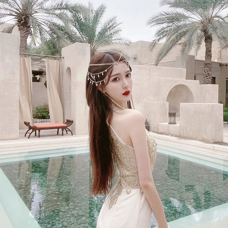 Khuyên tai dài lấp lánh