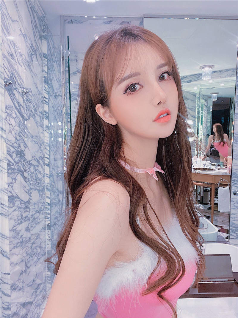 Cosplay jum thỏ hồng