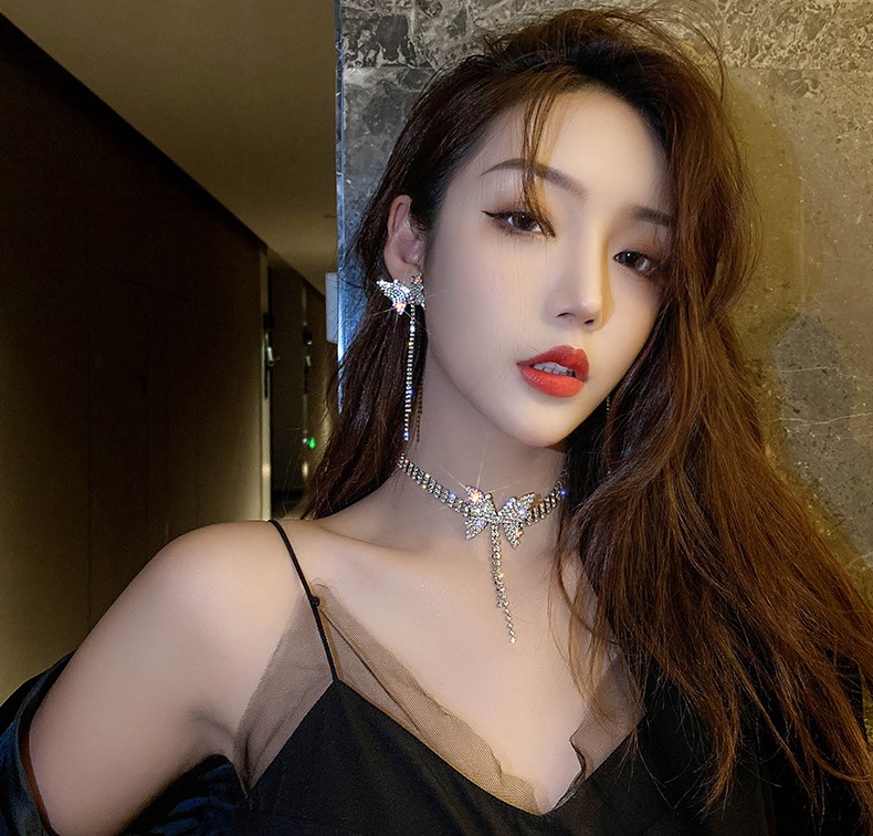 Vòng cổ choker con bướm bạc