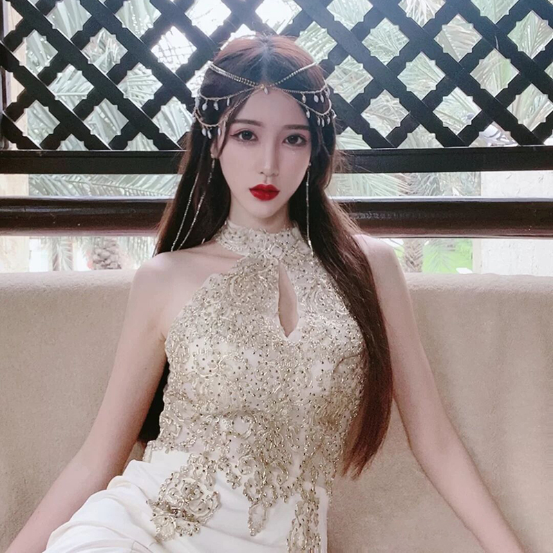 Khuyên tai dài lấp lánh