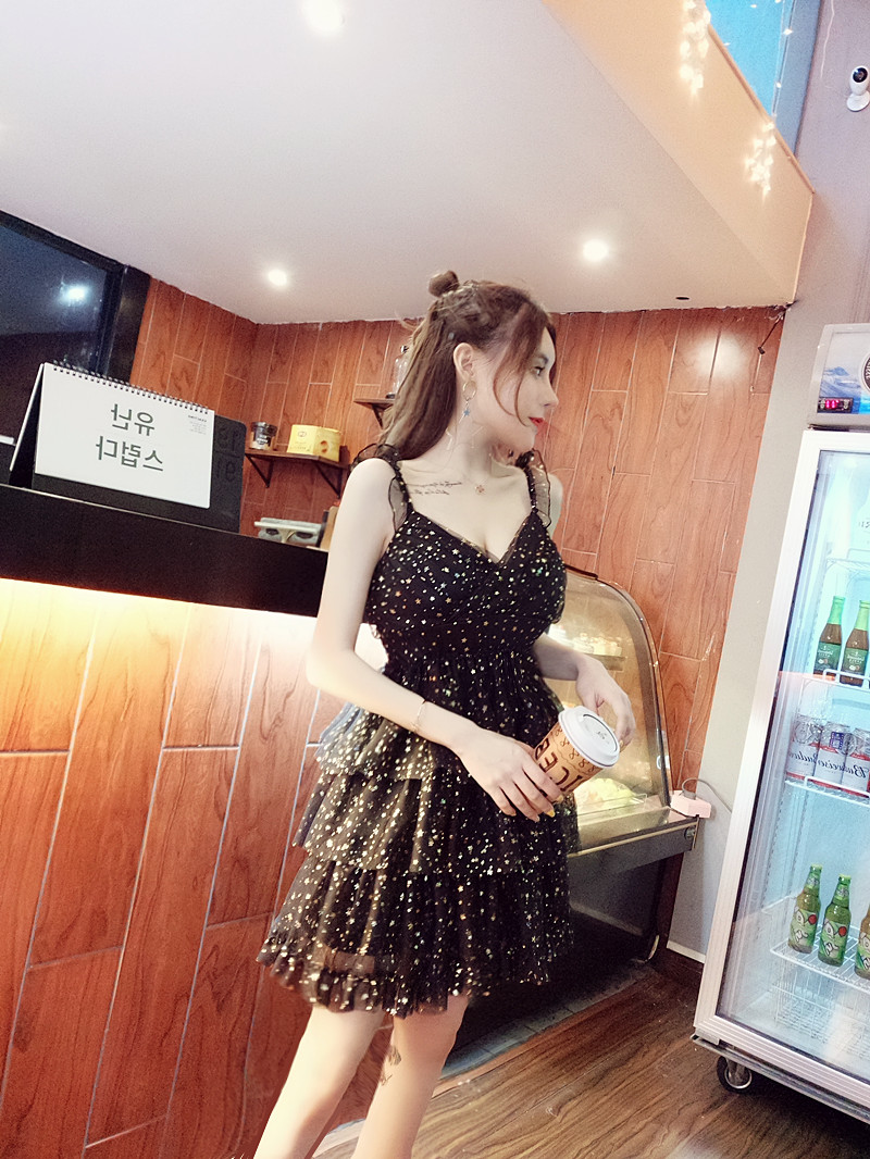 Váy 2 dây xòe nhiều tầng chấm sao