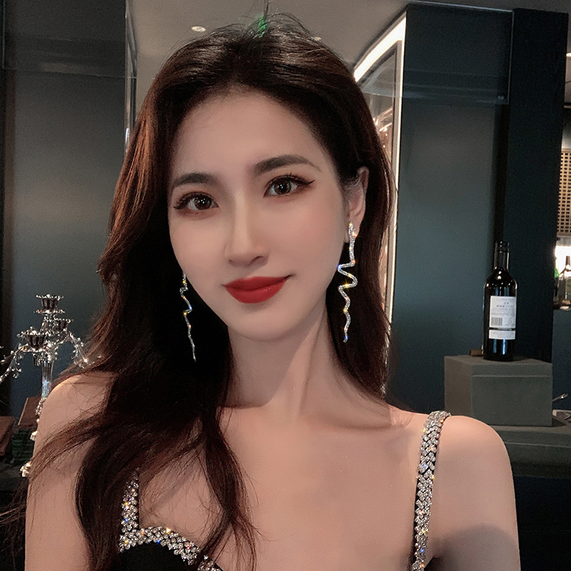 Khuyên tai rắn quyền lực