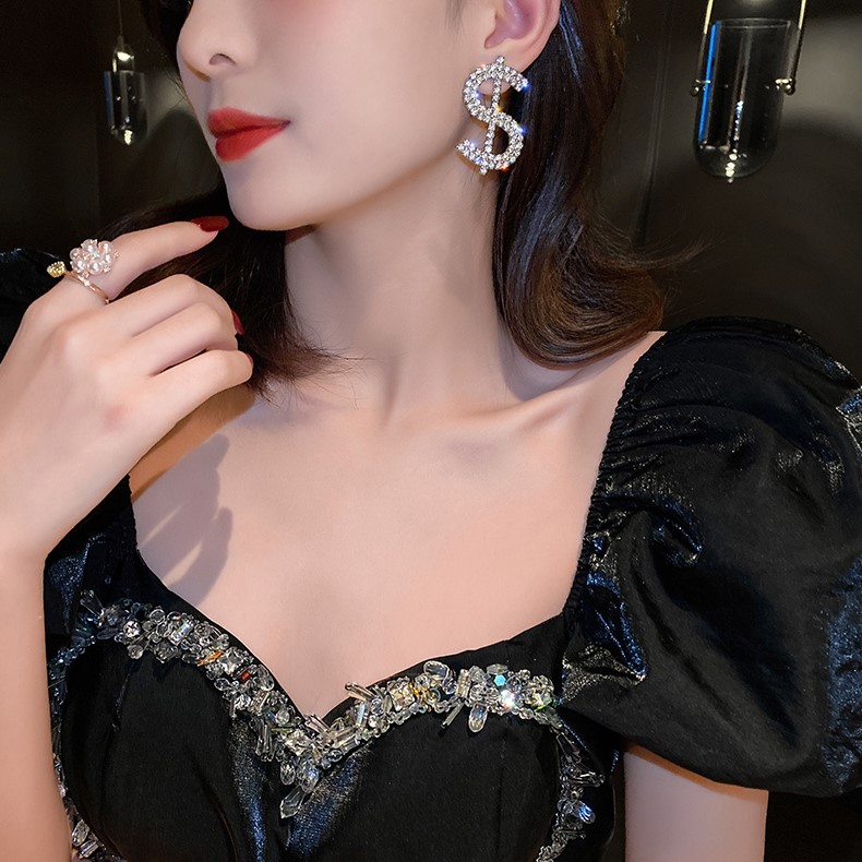 Khuyên tai đô la đồng tiền bạc