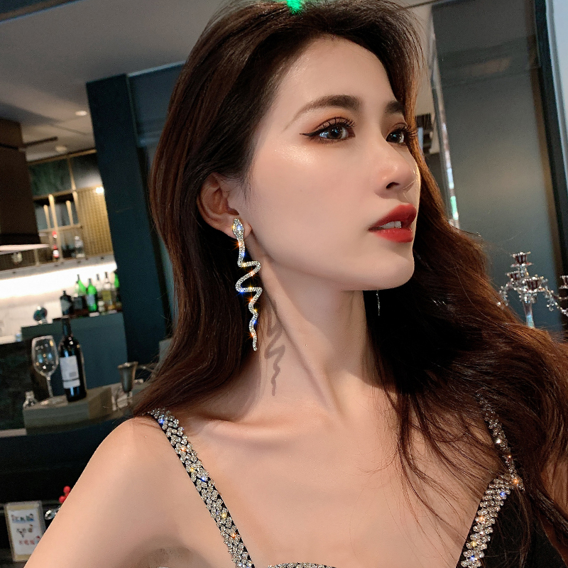 Khuyên tai rắn quyền lực