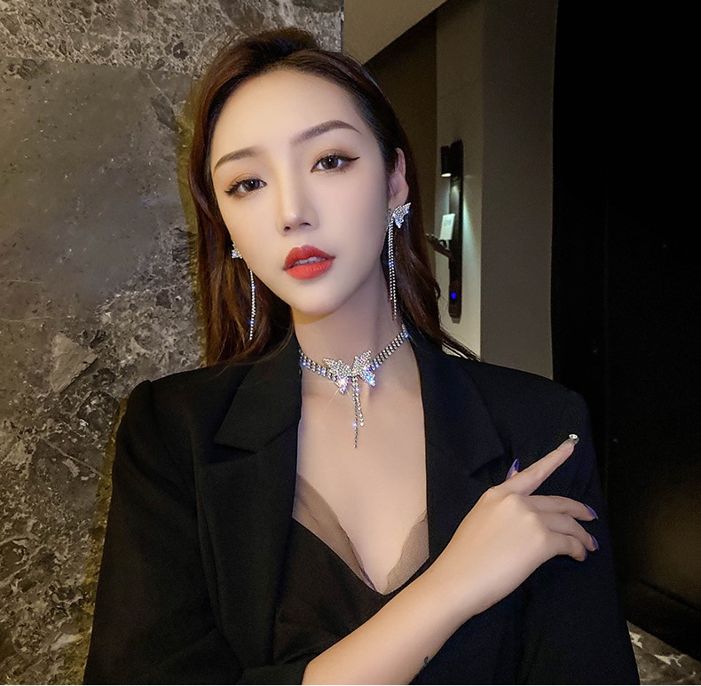 Vòng cổ choker con bướm bạc