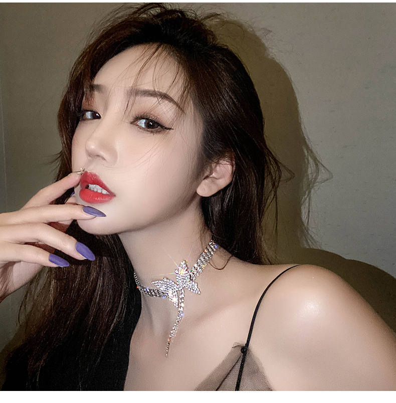 Vòng cổ choker con bướm bạc