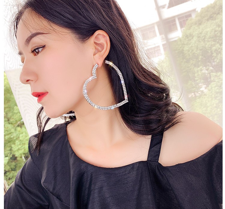Khuyên tai trái tim bạc