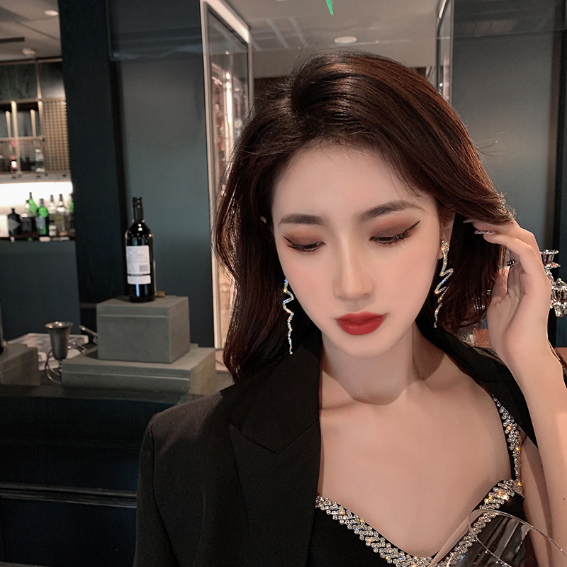 Khuyên tai rắn quyền lực