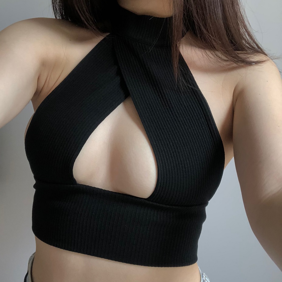 Áo croptop khoét ngực gợi cảm