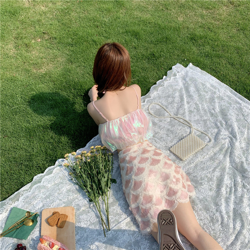 Set kim sa áo Croptop và chân váy xếp li