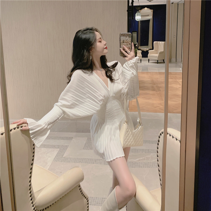 Váy xòe xếp li tay dài tiểu thư điệu đà