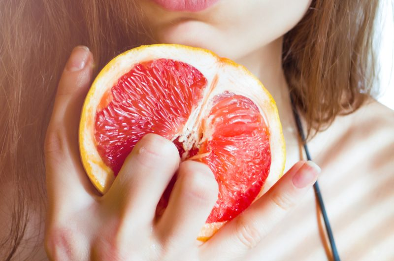 Quan Hệ Bằng Tay Có Rách Màng Trinh Không? Sự Thật Cần Biết Cho Chị Em