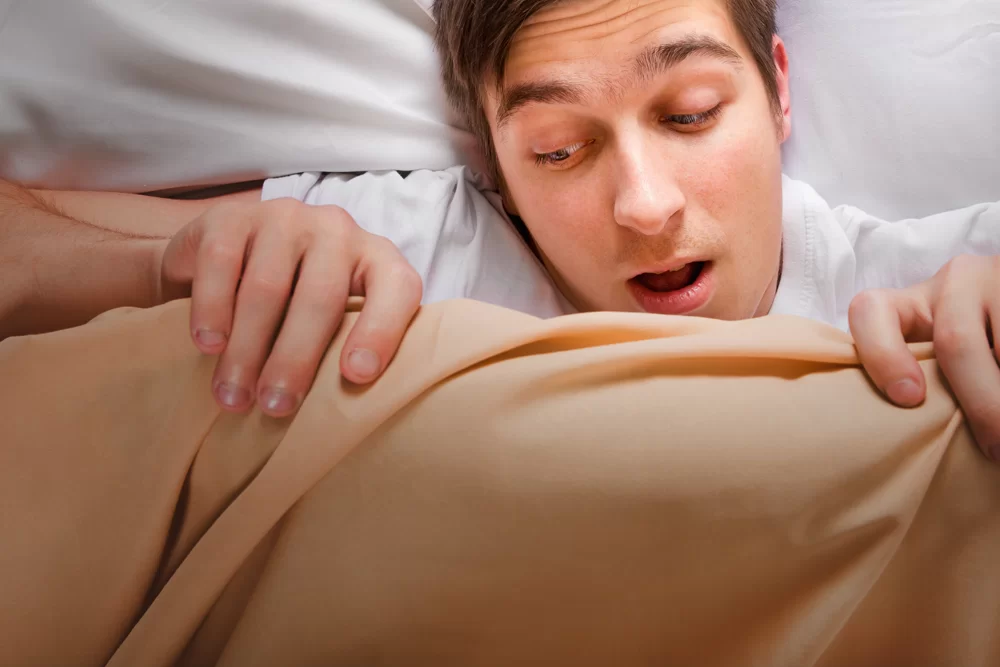 Tại sao dương vật chào cờ vào buổi sáng? Không chào cờ có phải không bình thường?