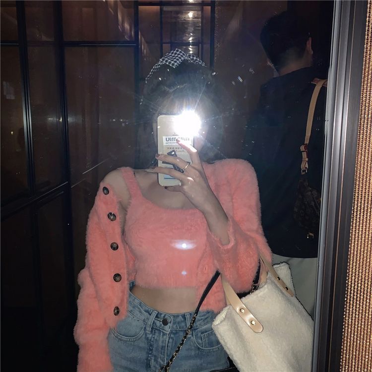 Áo Croptop kèm áo khoác len