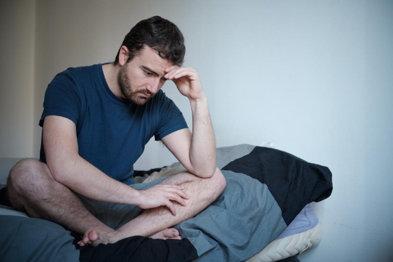 Quan Hệ Dưới Bao Nhiêu Phút Gọi Là Yếu? Bác Sĩ Giải Đáp Chuẩn Xác Cho Nam Giới