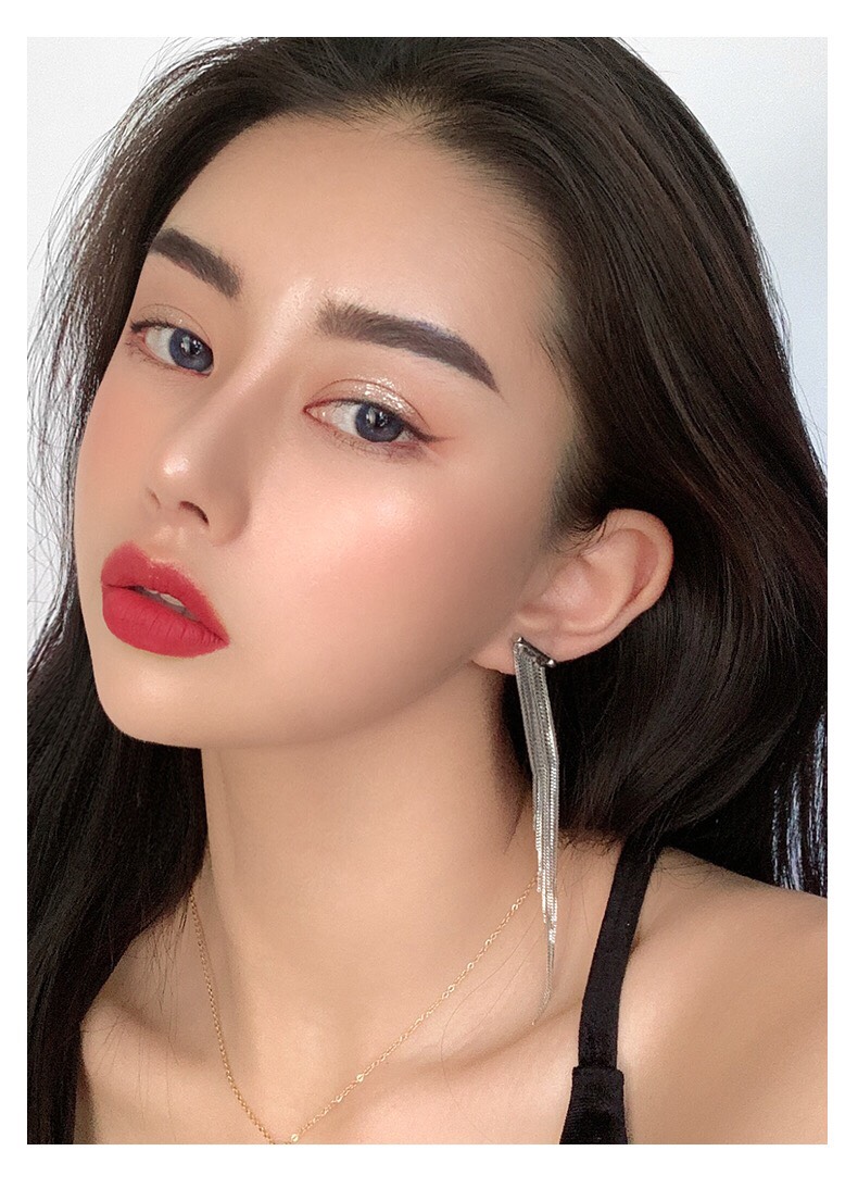Khuyên tai dài tua mỏng