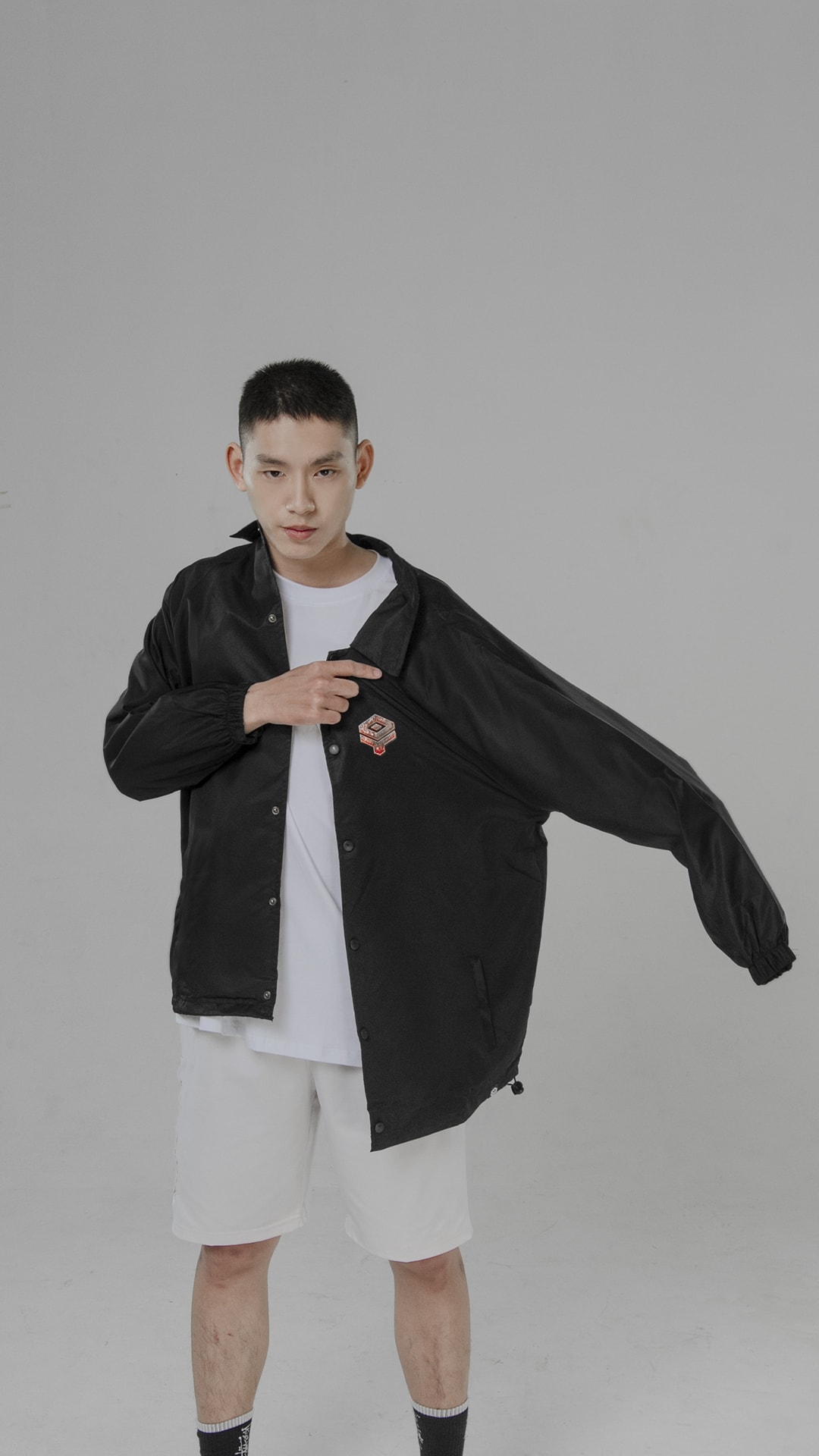 Áo khoác streetwear của local brand ONTOP