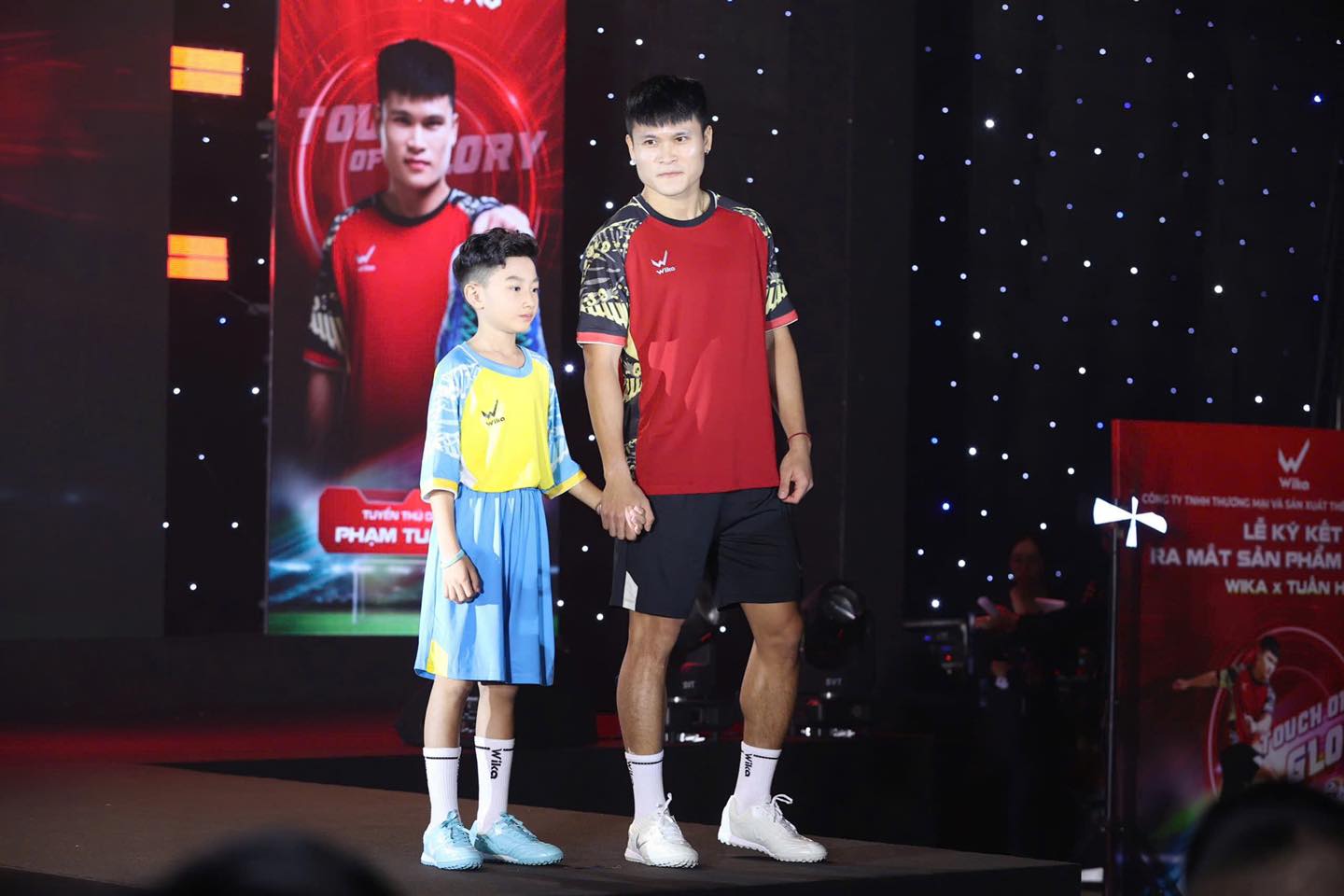 giày đá bóng wika th10 tuấn hải