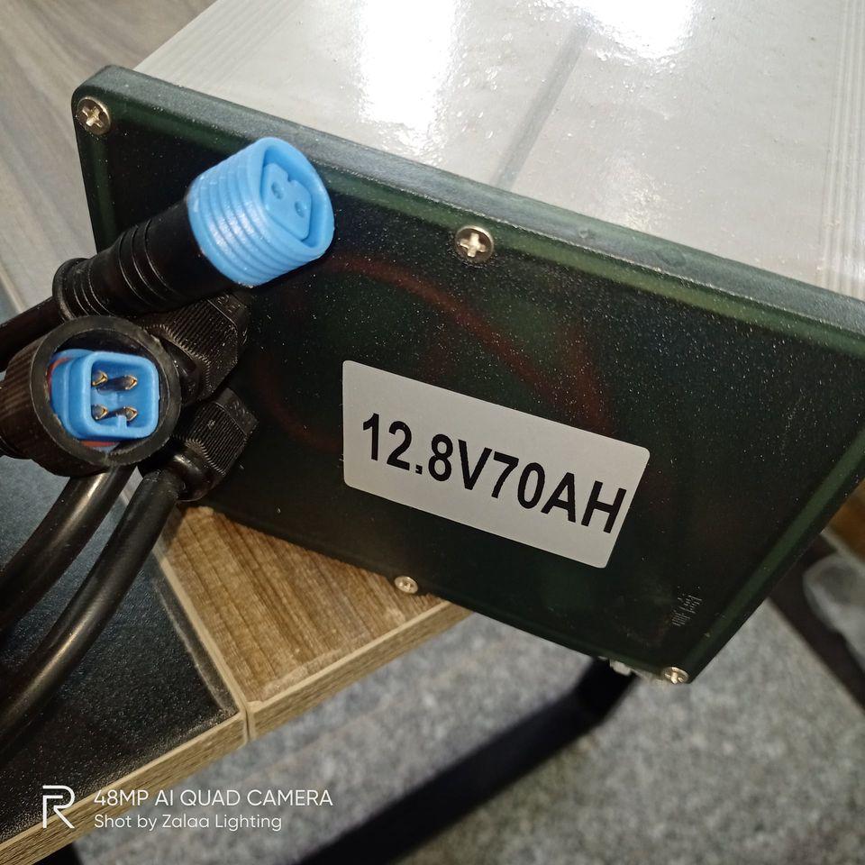 Đèn LED chiếu sáng đường phố năng lượng mặt trời công suất 80-100W Battery 70AH Panel 100W * 2 tấm