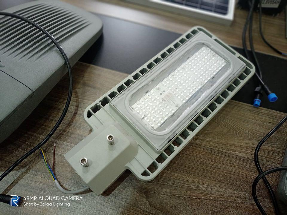 Đèn LED chiếu sáng đường phố năng lượng mặt trời công suất 80-100W Battery 70AH Panel 100W * 2 tấm