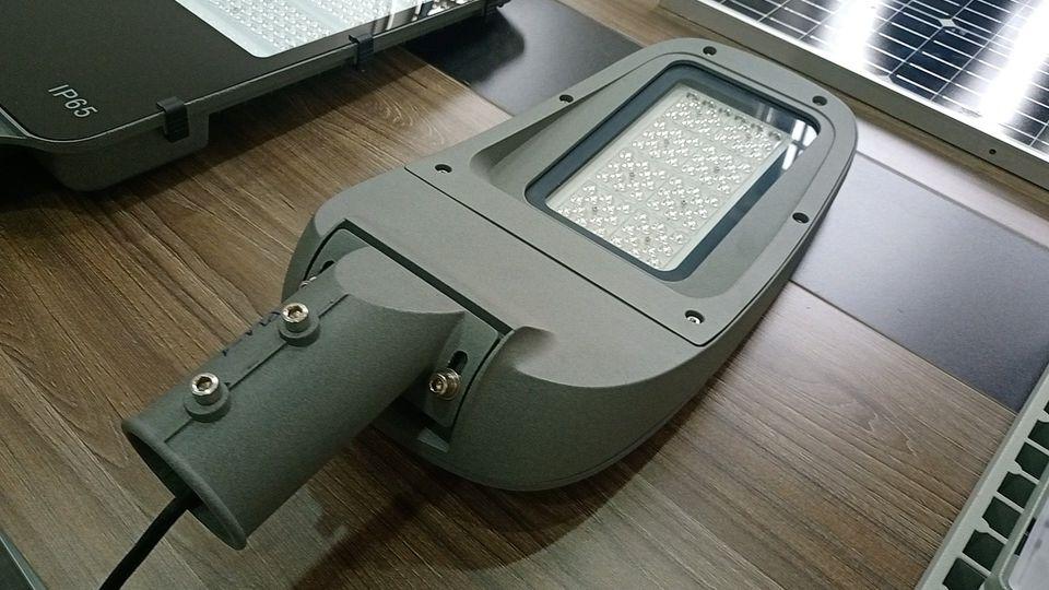 Đèn LED đường phố năng lượng mặt trời 100W Battery 80AH Panel 100 * 2 tấm