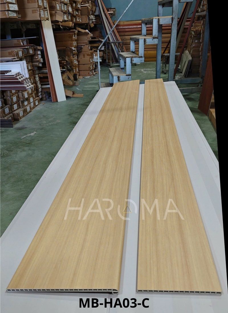 Báo Giá Mặt Bậc Cầu Thang Nhựa Giả Gỗ 2025