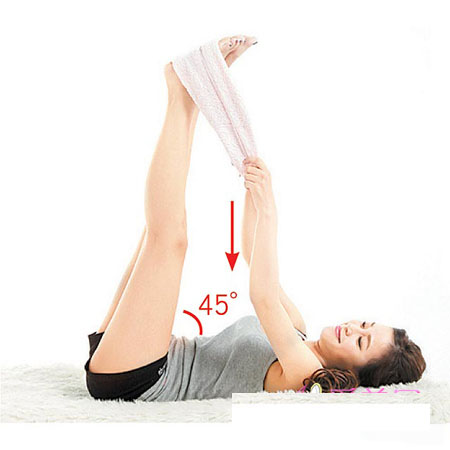 Kéo chân tạo với bụng một góc 45 độ