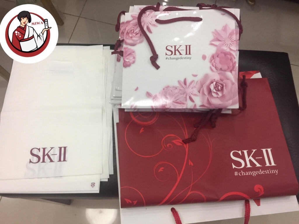 tui giay di kem san pham sk-ii noi dia cua Miwa shop