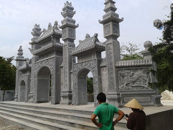 hinh-anh-20-mau-cong-tam-quan-bang-da-dep-nhat-2020