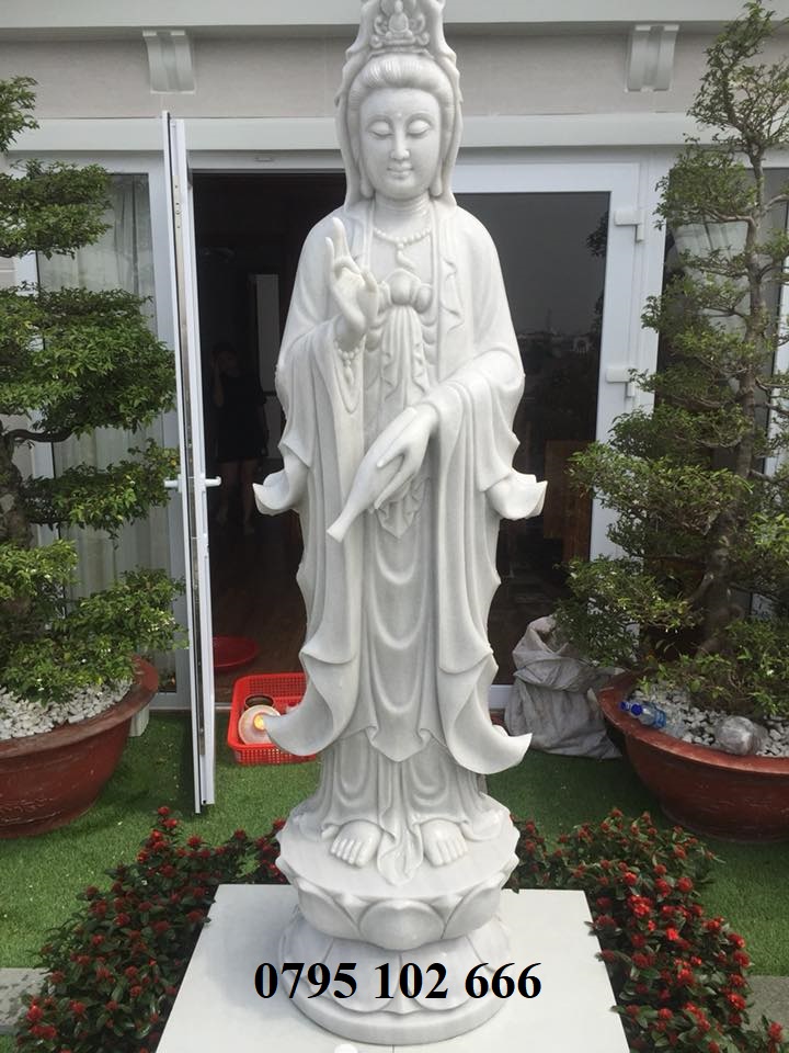 10-mau-tuong-phat-ba-quan-am-dung-dai-sen-bang-da-trang-cam-thach