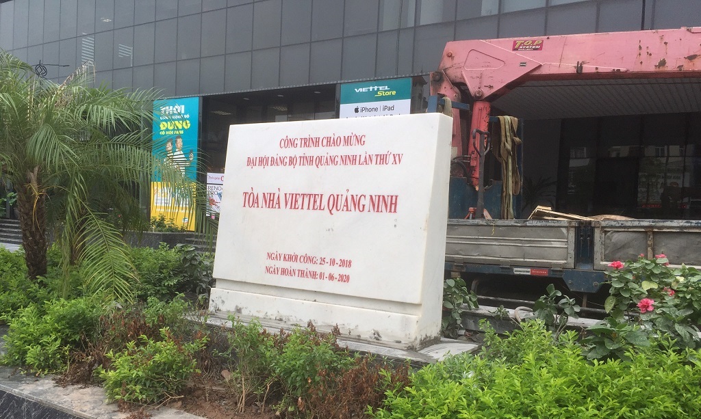 ban-giao-bien-hieu-da-khoi-cho-tap-doan-viettel-quang-ninh