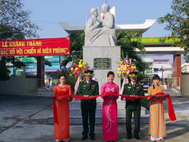 100-hinh-anh-tuong-bac-ho-voi-chien-sy-bien-phong-bang-da-dep-nhat-2021