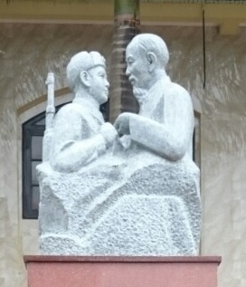 10-mau-tuong-bac-ho-voi-chien-sy-bien-phong-bang-da-dep
