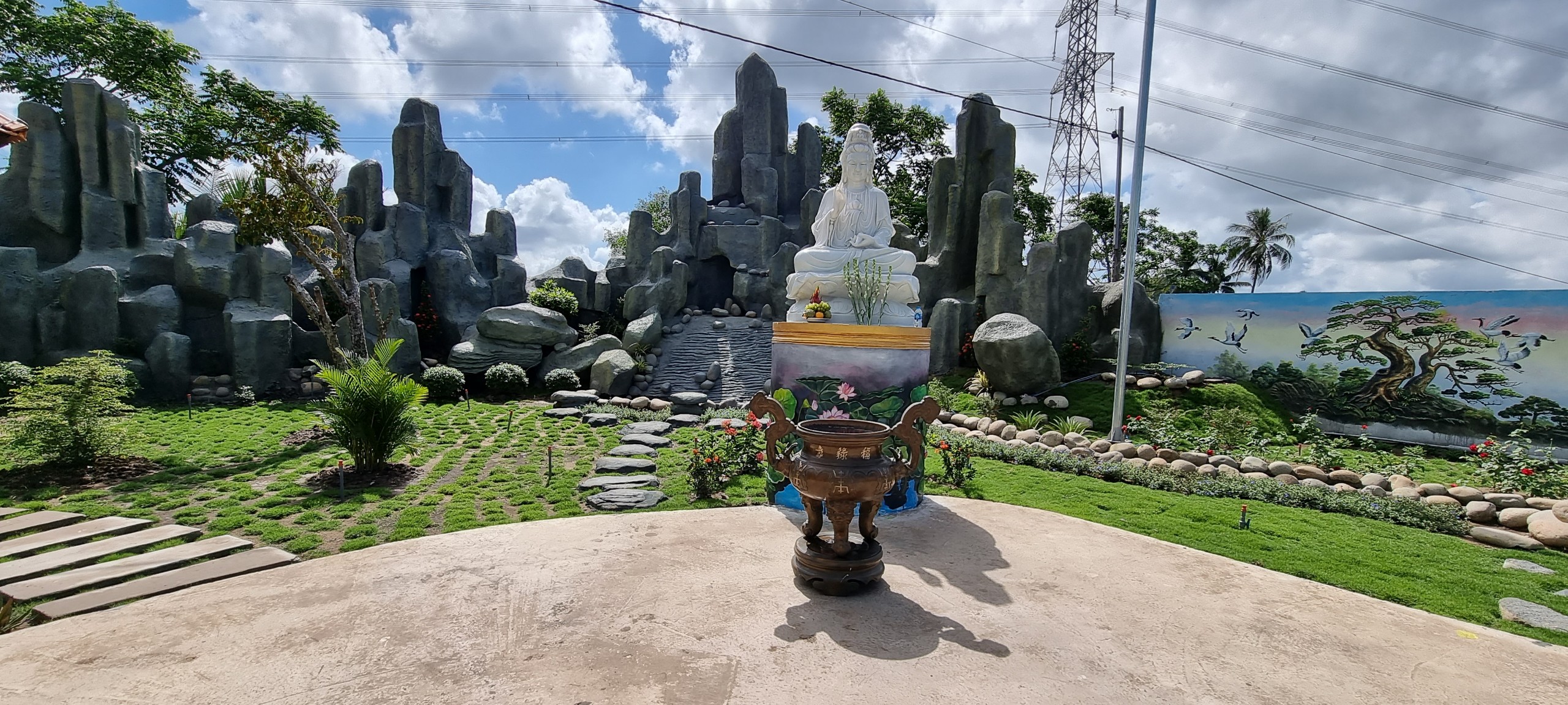 hoan-thien-tuong-phat-quan-am-ngoi-cao-1-6m-cho-nha-may-xi-mang-can-tho