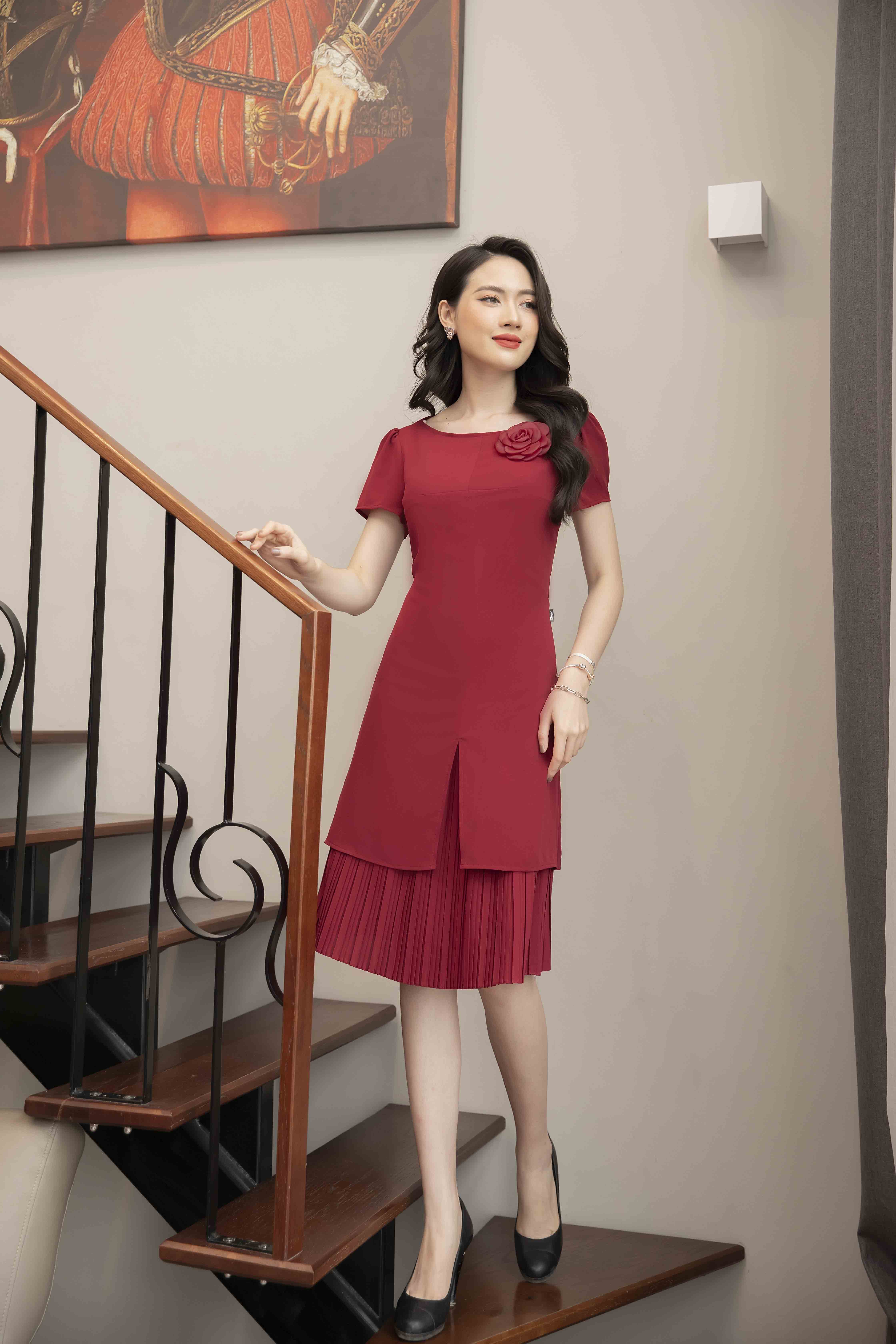 Chọn váy peplum đẹp che bụng béo cho nàng công sở