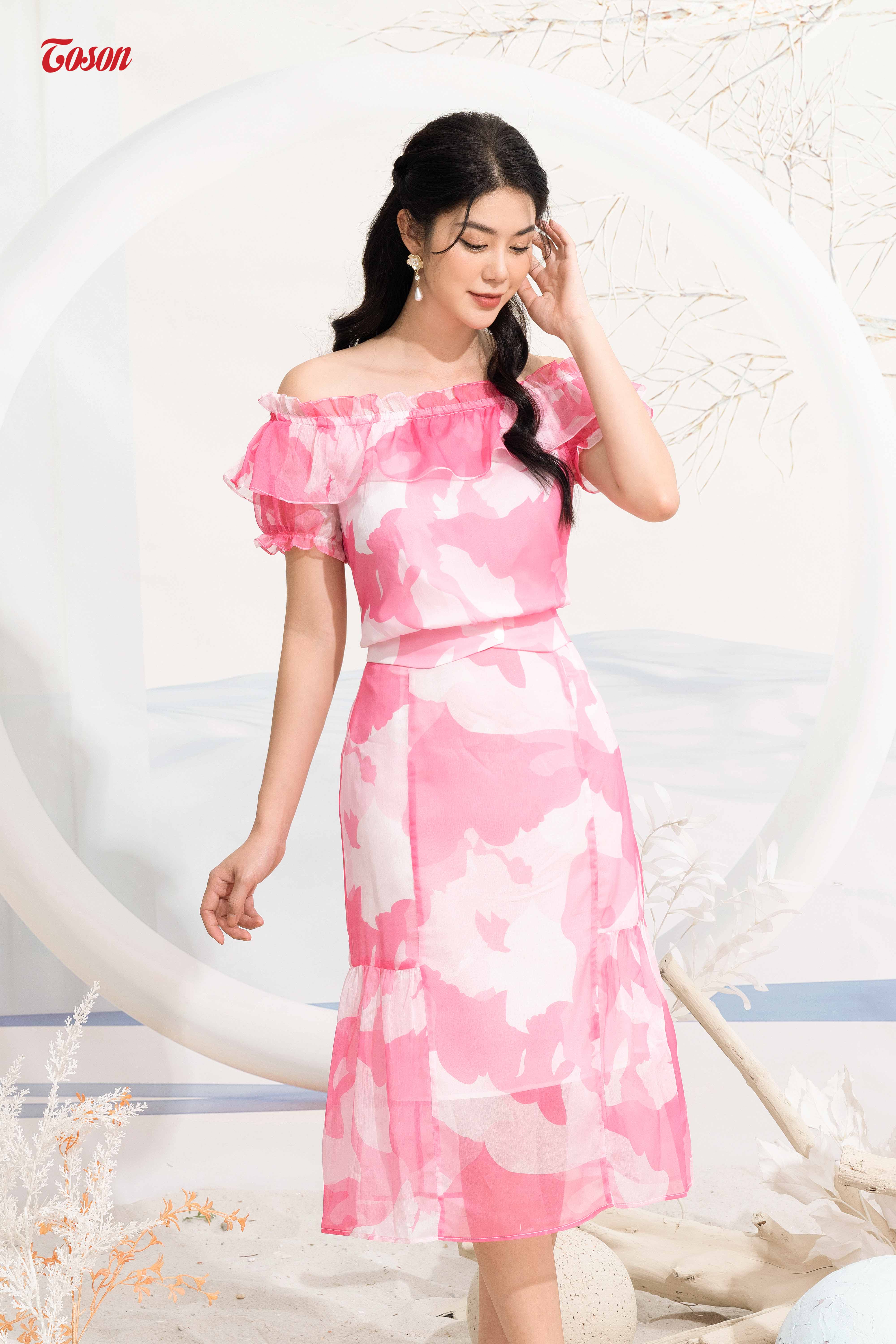 B1388P03-Bộ tơ hồng in hoa: áo trễ vai+chân váy xòe nhún tầng...... Thời  trang nữ Toson