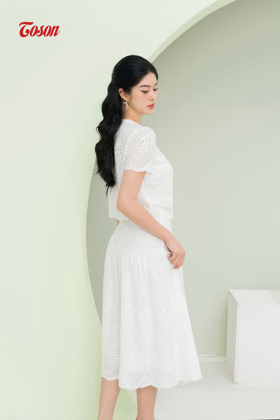 B1343W63- Set bộ thô boil trắng thêu bô đê: áo croptop + chân váy xòe Thời  trang nữ Toson