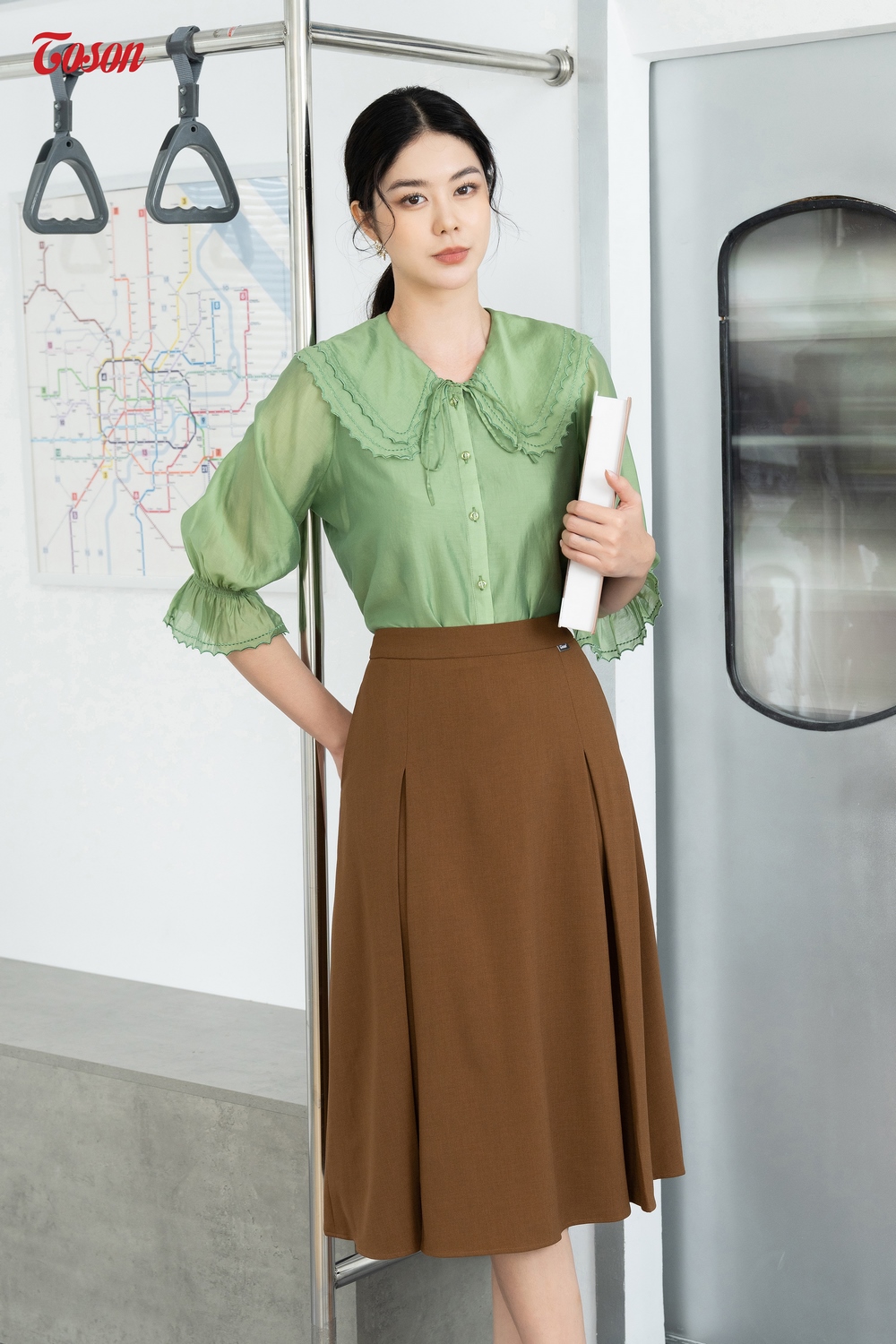 DL229 : Đầm len dệt kim HQ xòe, chân váy xếp ly phối sọc kẻ - yishop.com.vn