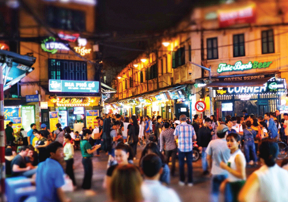 Ăn gì, chơi gì ở phố Tạ Hiện Hà Nội?