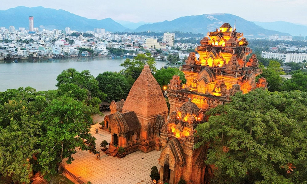 Tháp Bà Ponagar có gì? Các trải nghiệm thú vị